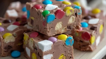 Fudge Au Chocolat Avec Guimauves Et M&Ms