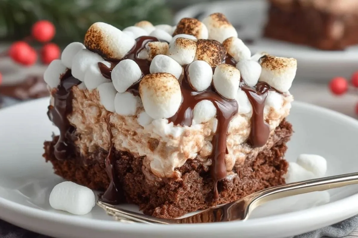 Gâteau Poke Au Chocolat Chaud