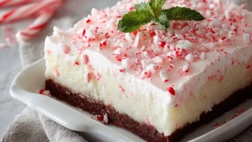 Gâteau Poke à la Menthe Poivrée