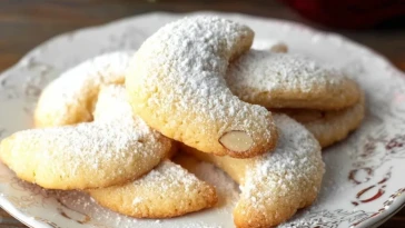 Biscuits En Croissant Aux Amandes