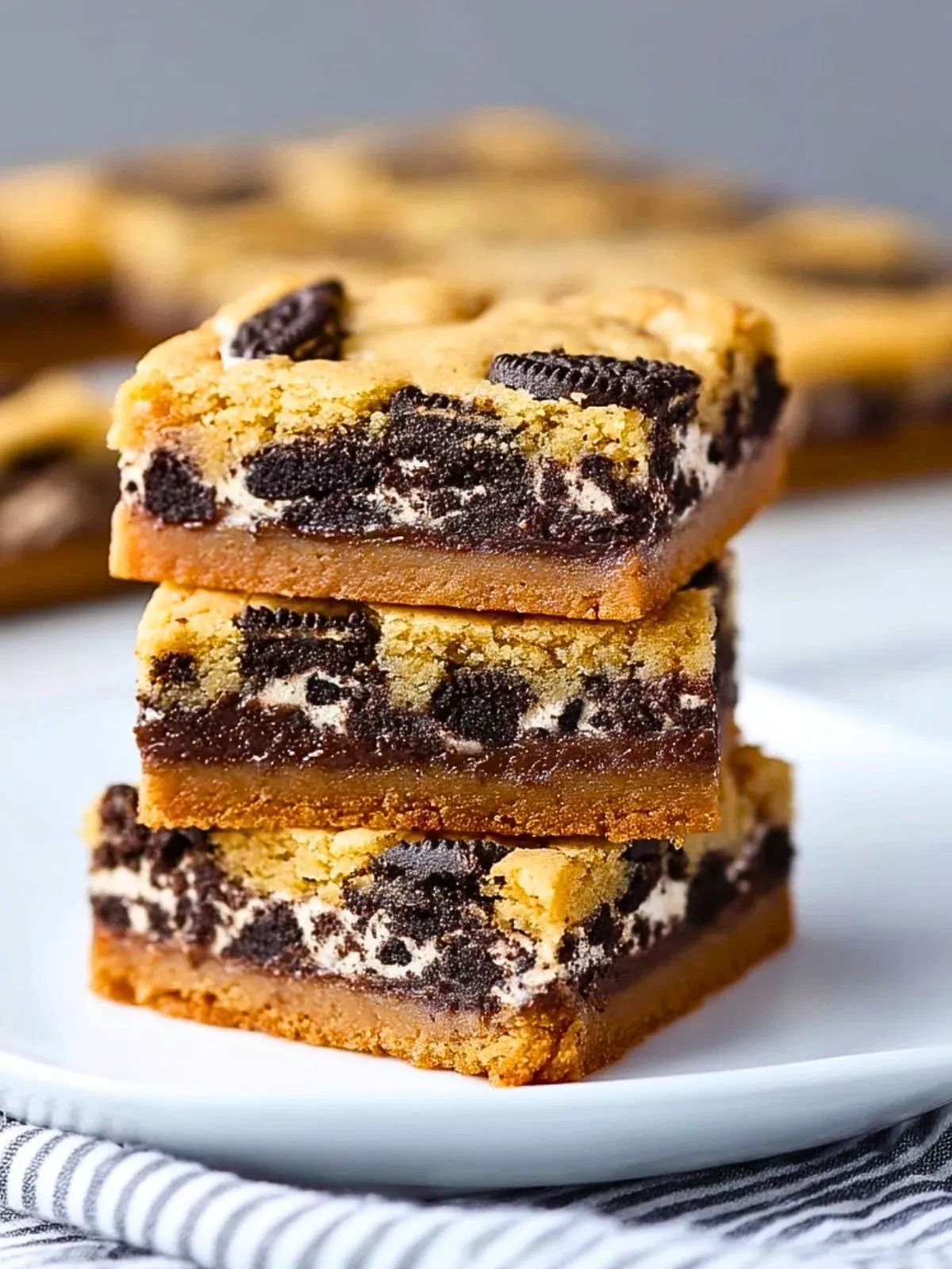 Barres De Cookies Au Chocolat Farcies Aux Oreos (1)