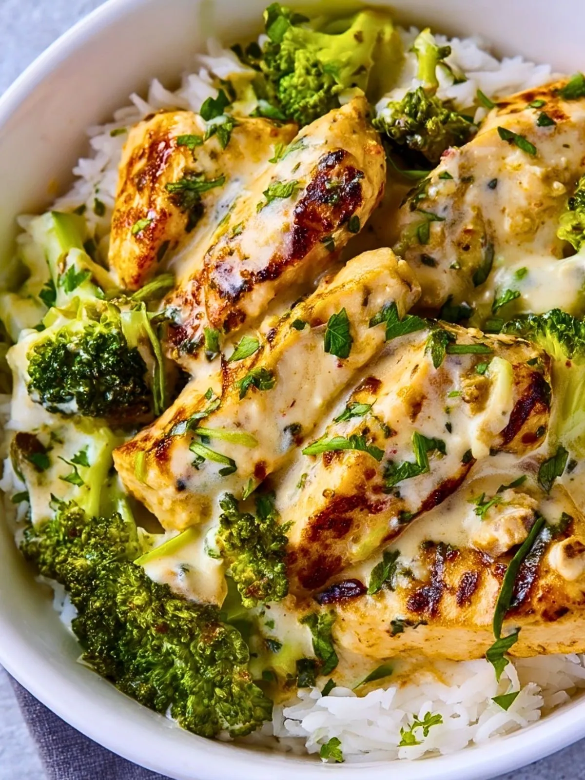 Bols De Poulet Crèmeux à LAil Et Brocoli (1)