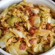 Chou Frisé Sauté Au Bacon